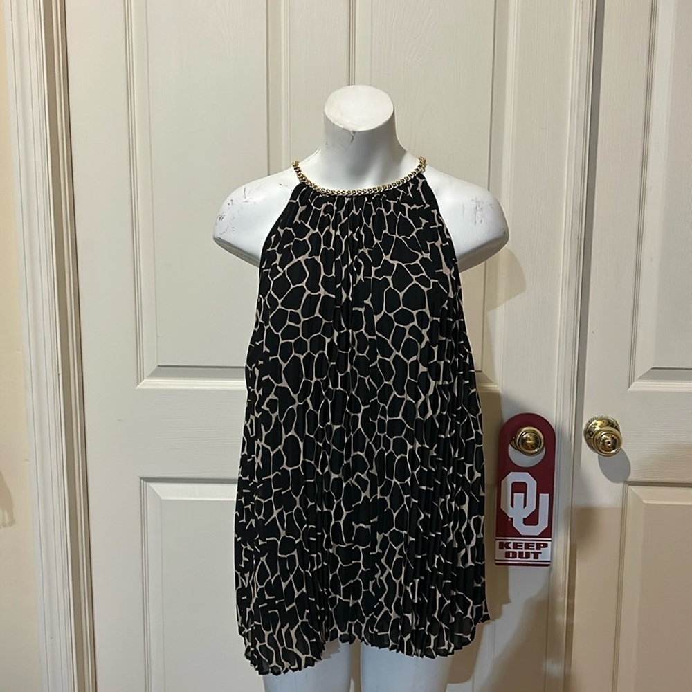 Michael Kors Halter Blouse. NWT. 1X accordion style